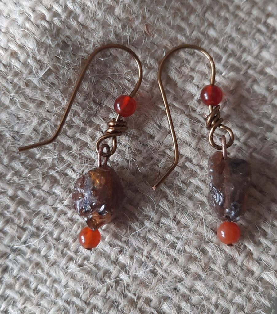 Zircoon met granaatjes 4cm