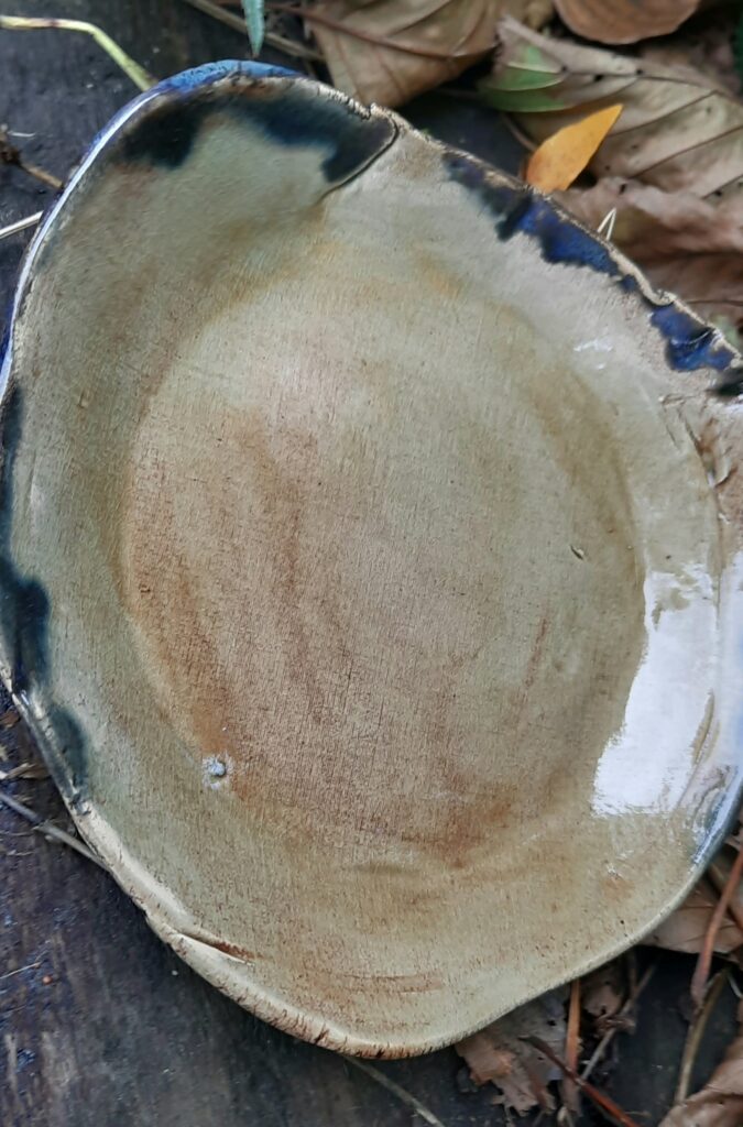 Schaaltje groenig/oker 17 bij 16 cm
