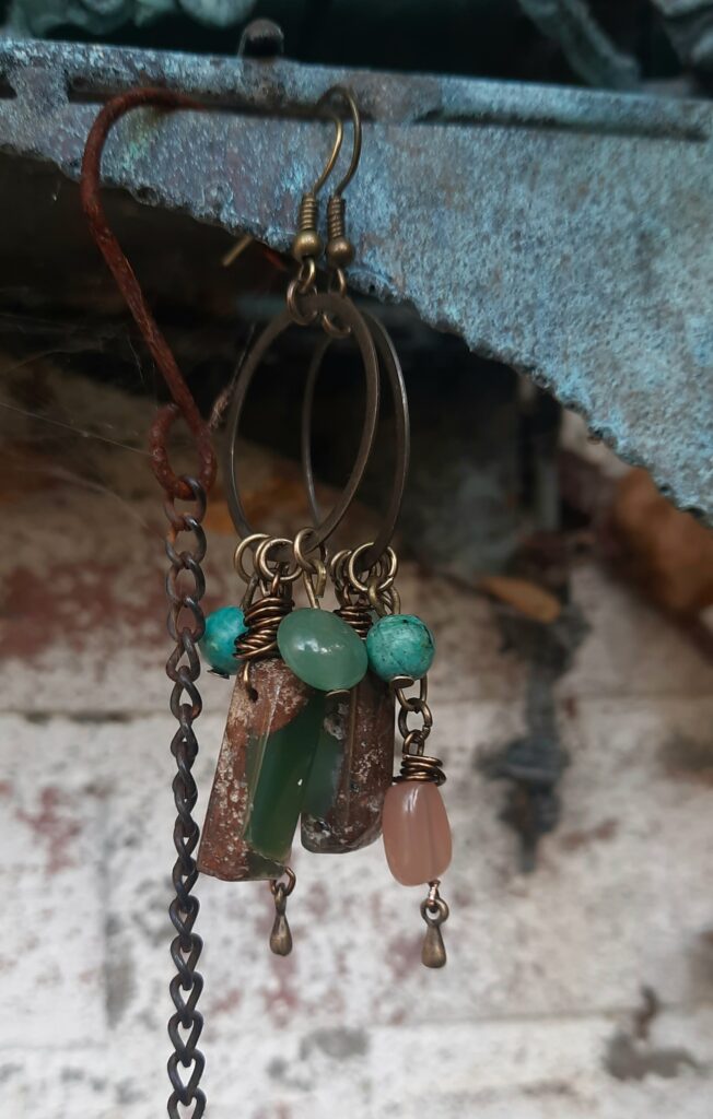 Chrysopraas en meer aan ring 8 cm totaal