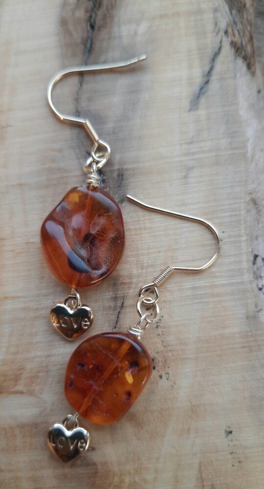 Amber of Barnsteen met hartje