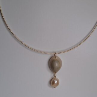 Kauri met zoetwaterparel choker