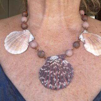 Schelpketting met Jade