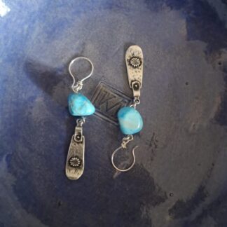 Turquoise  met handgemaakte elementjes