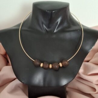 Choker met bruine poederglaskralen