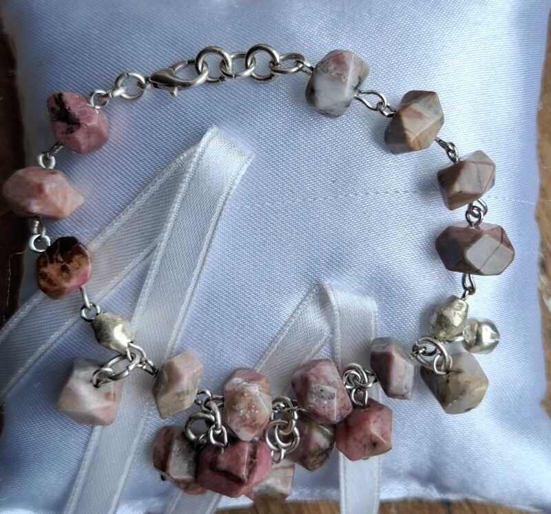 Rhodoniet armbandje